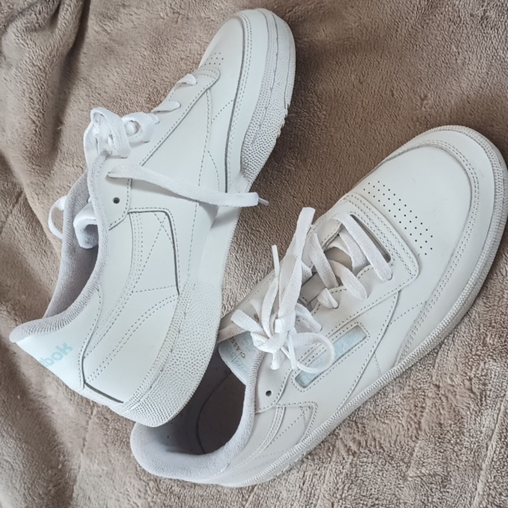 Reebok Woman's White Classic Sneakers. Size 9 And 1/2. Great Condition!